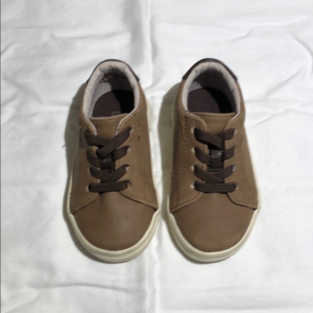 Crevo Infant/Toddler size 4 tan leather sneaker